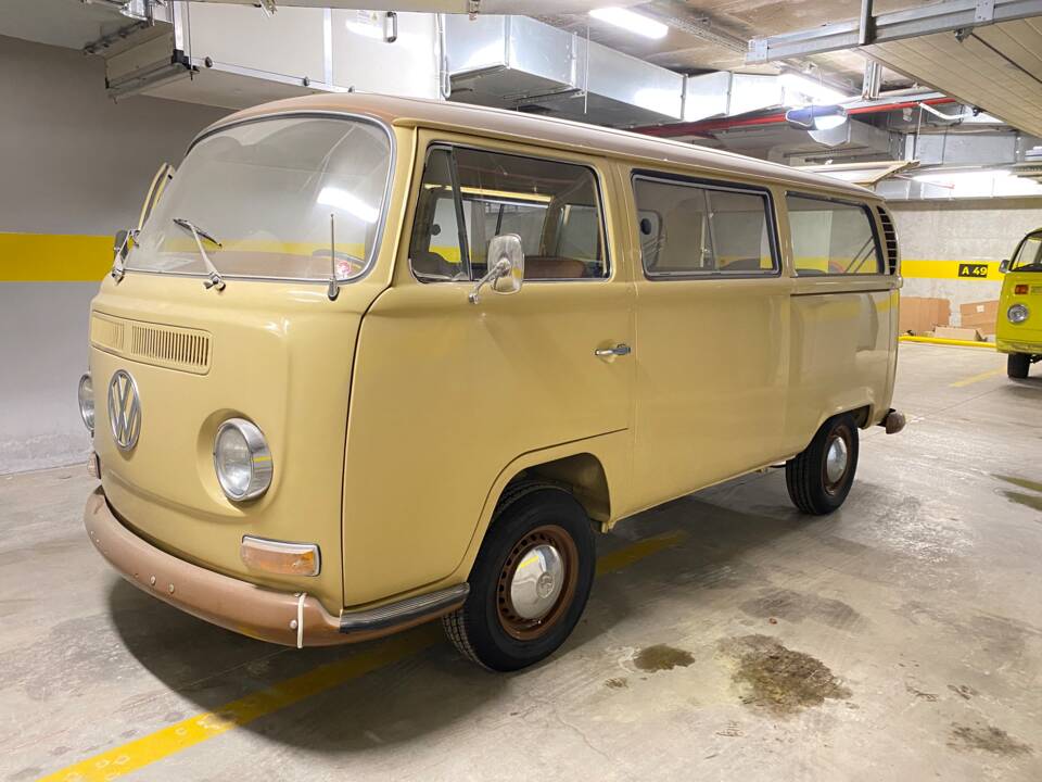 Image 3/9 of Volkswagen T2 Brasil Camper (1970)