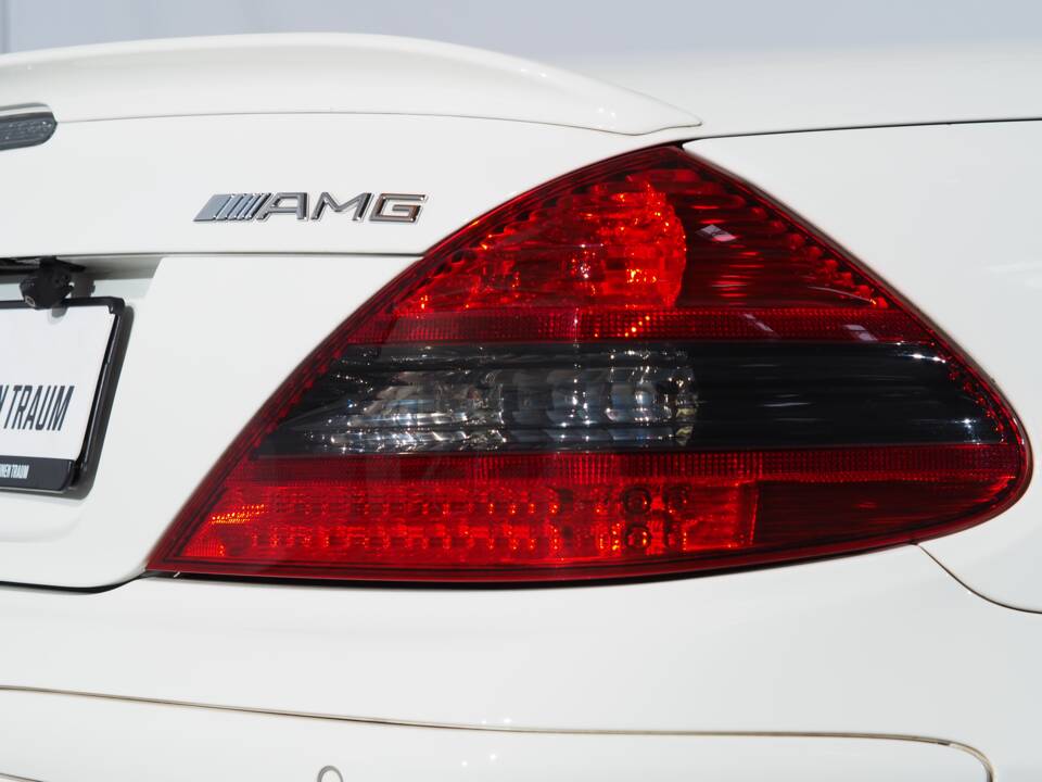 Immagine 30/49 di Mercedes-Benz SL 55 AMG (2006)