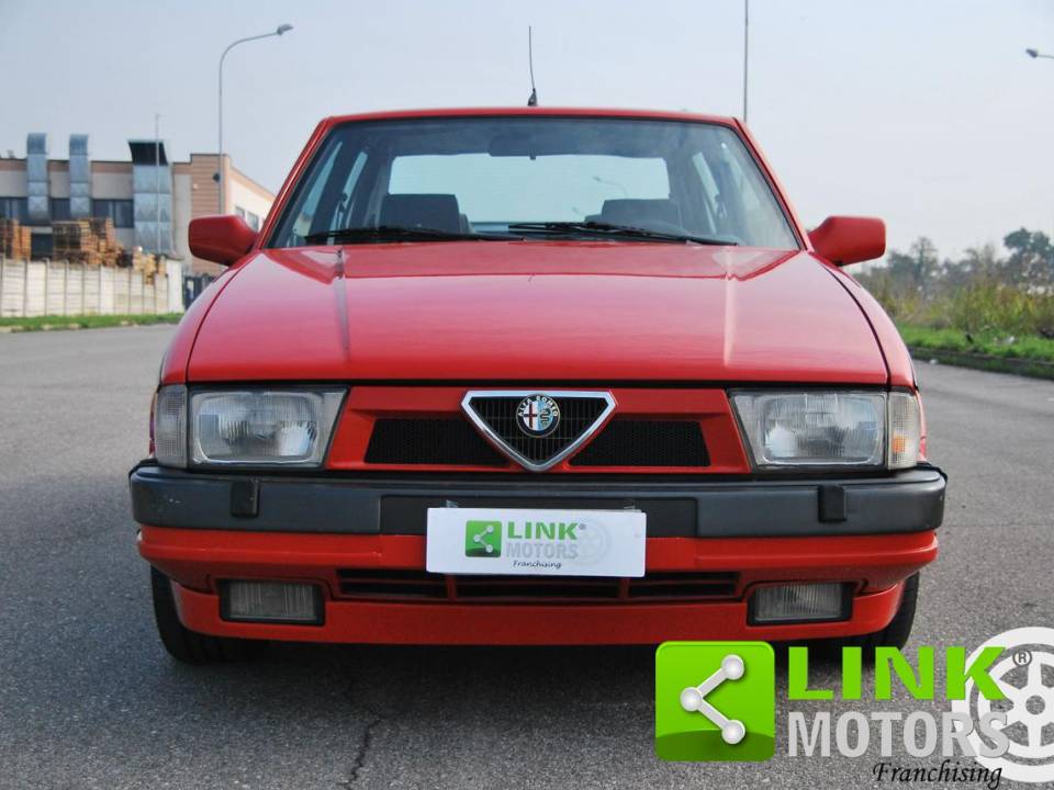 Image 2/9 de Alfa Romeo 75 1.8 Turbo (1988)