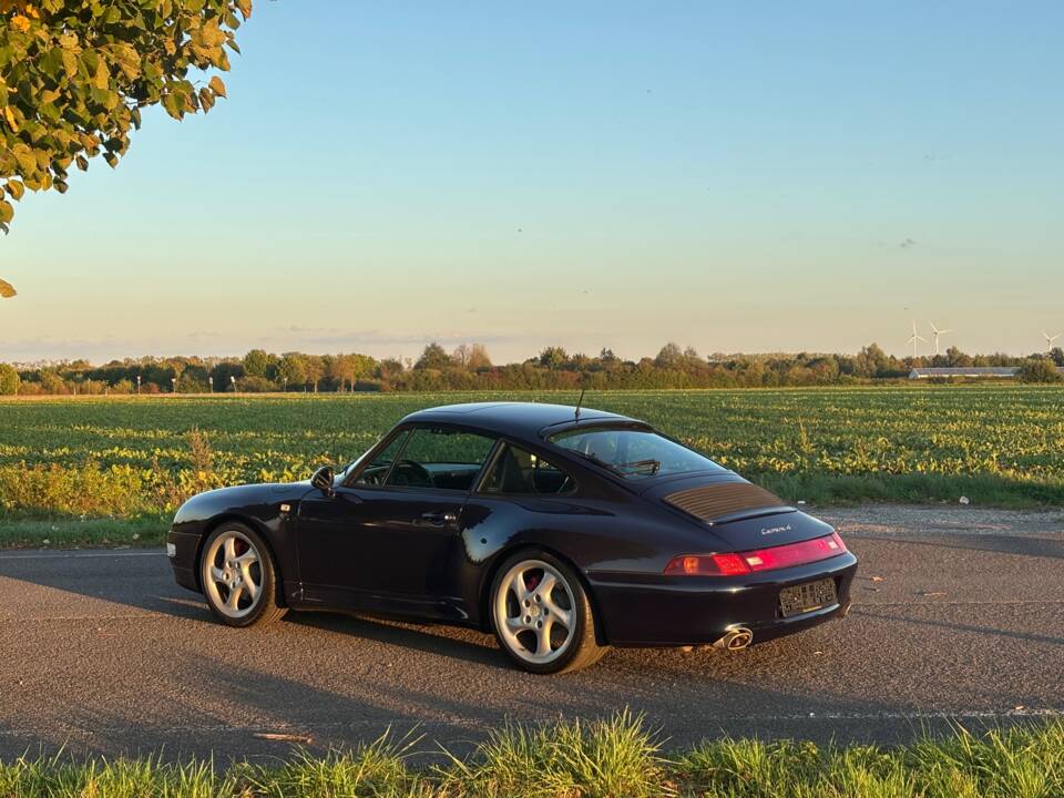 Bild 8/13 von Porsche 911 Carrera 4S (1997)