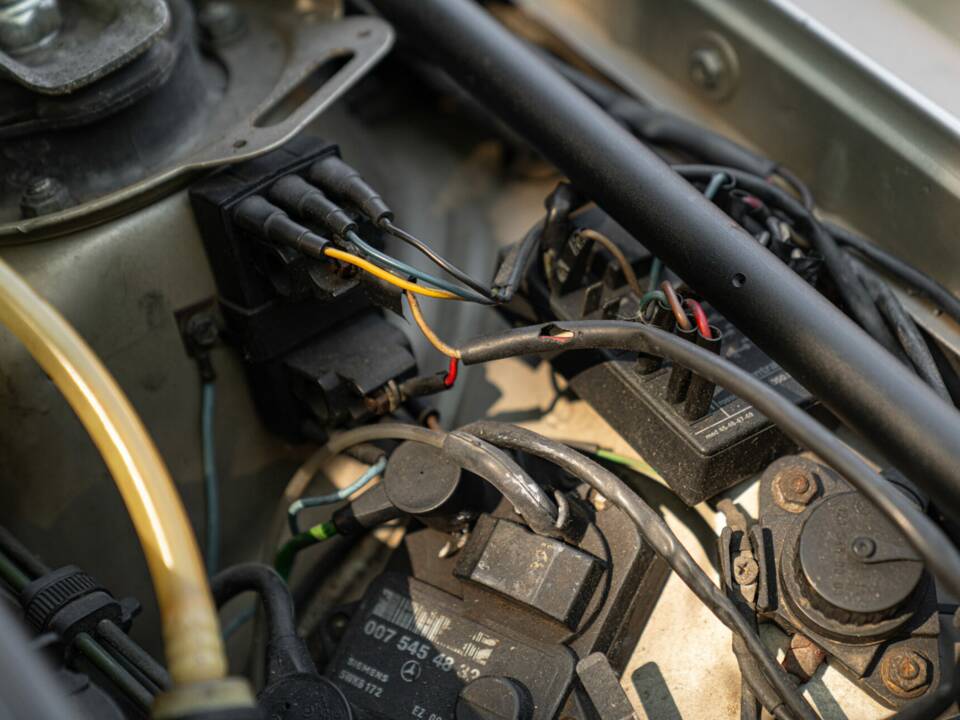 Image 48/50 of Mercedes-Benz 190 E 2.3-16 (1985)