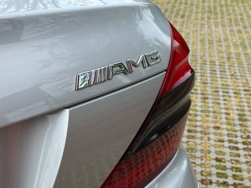 Image 10/29 of Mercedes-Benz SL 55 AMG (2004)