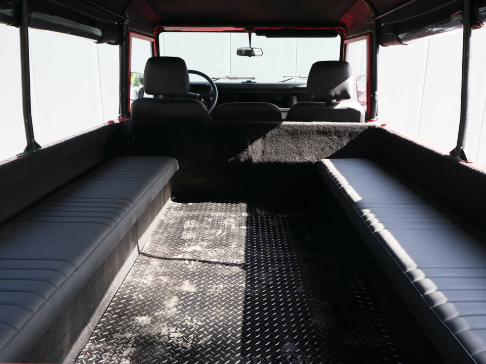 Image 35/38 of Land Rover 110 (1989)