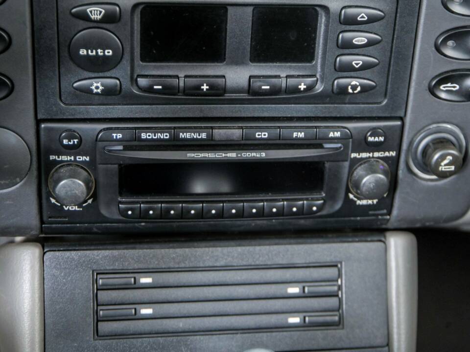 Image 24/50 of Porsche Boxster (2005)