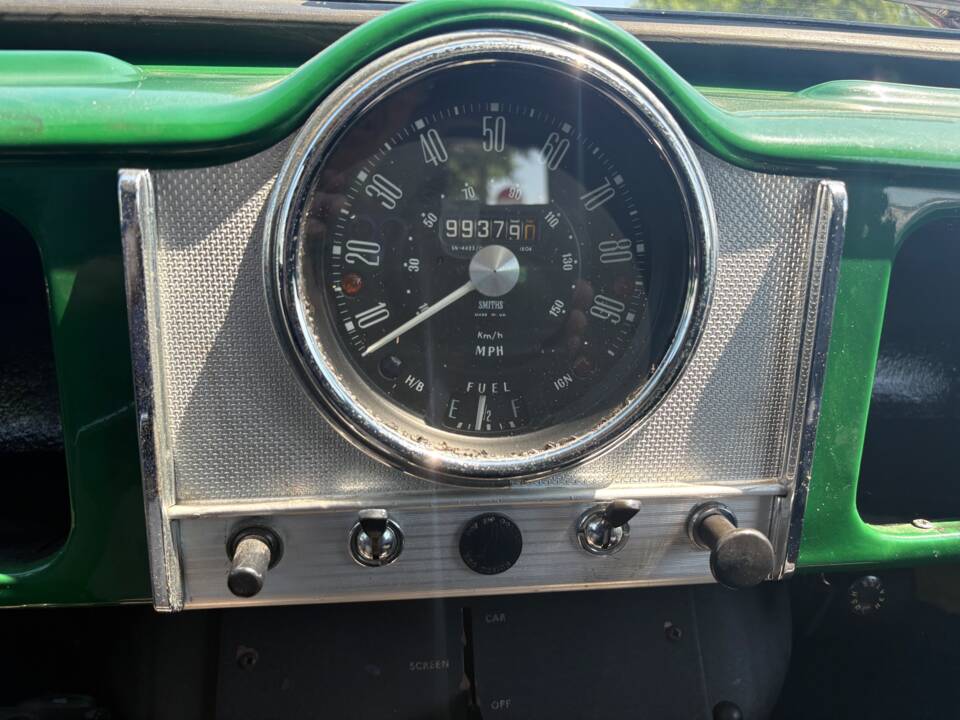 Image 6/16 of Morris Minor 1000 Traveller (1969)