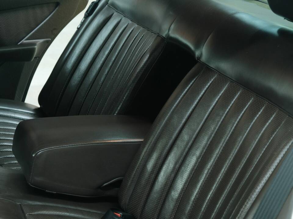 Bild 40/50 von Mercedes-Benz 380 SE (1983)