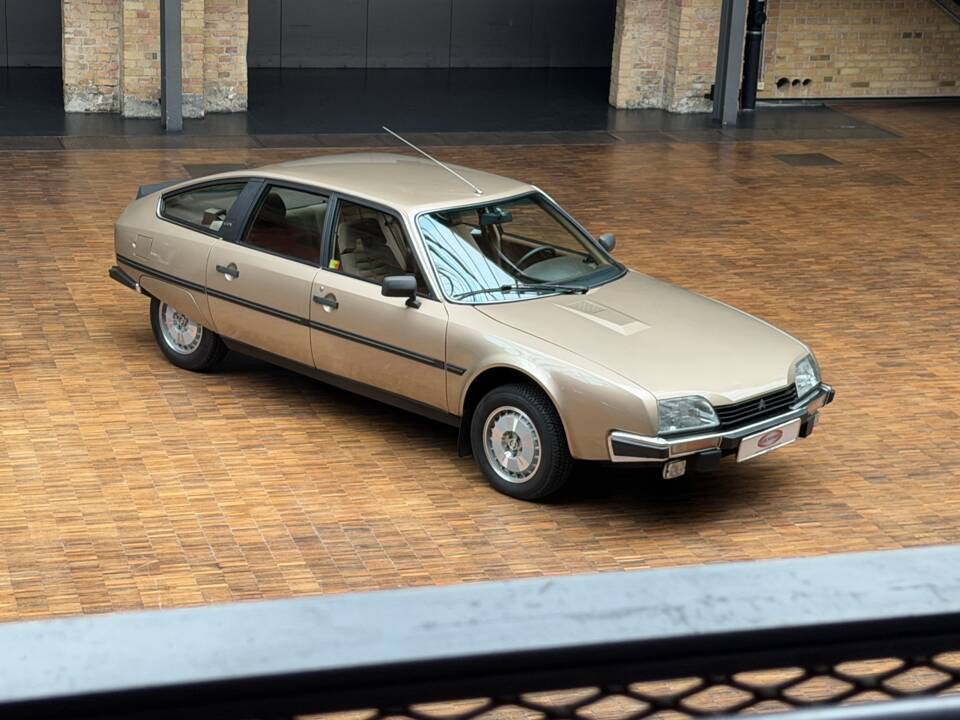 Image 14/43 de Citroën CX 25 GTi (1984)