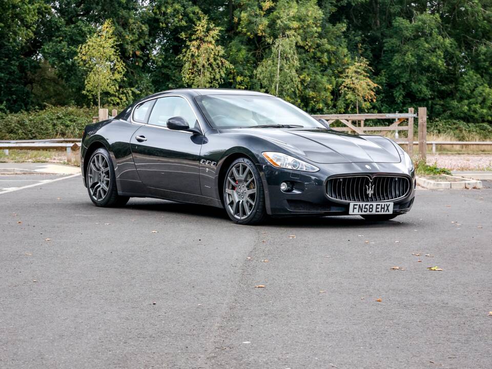 Image 14/43 of Maserati GranTurismo 4.2 (2008)