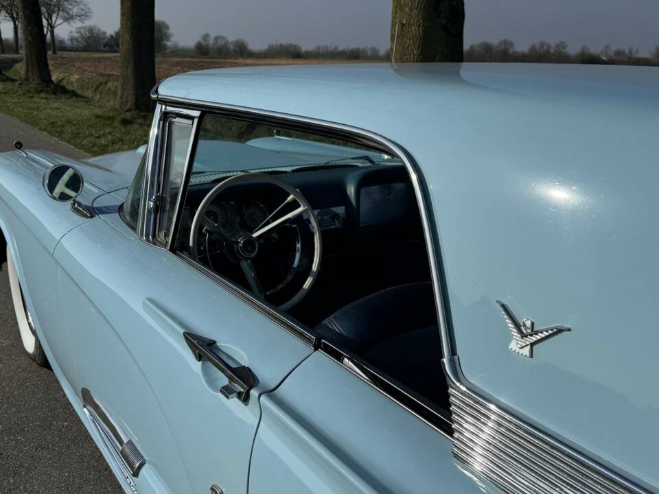 Image 13/21 of Ford Thunderbird (1959)