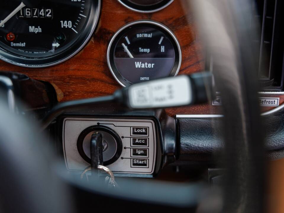 Bild 28/40 von Daimler Sovereign 4.2 (1976)