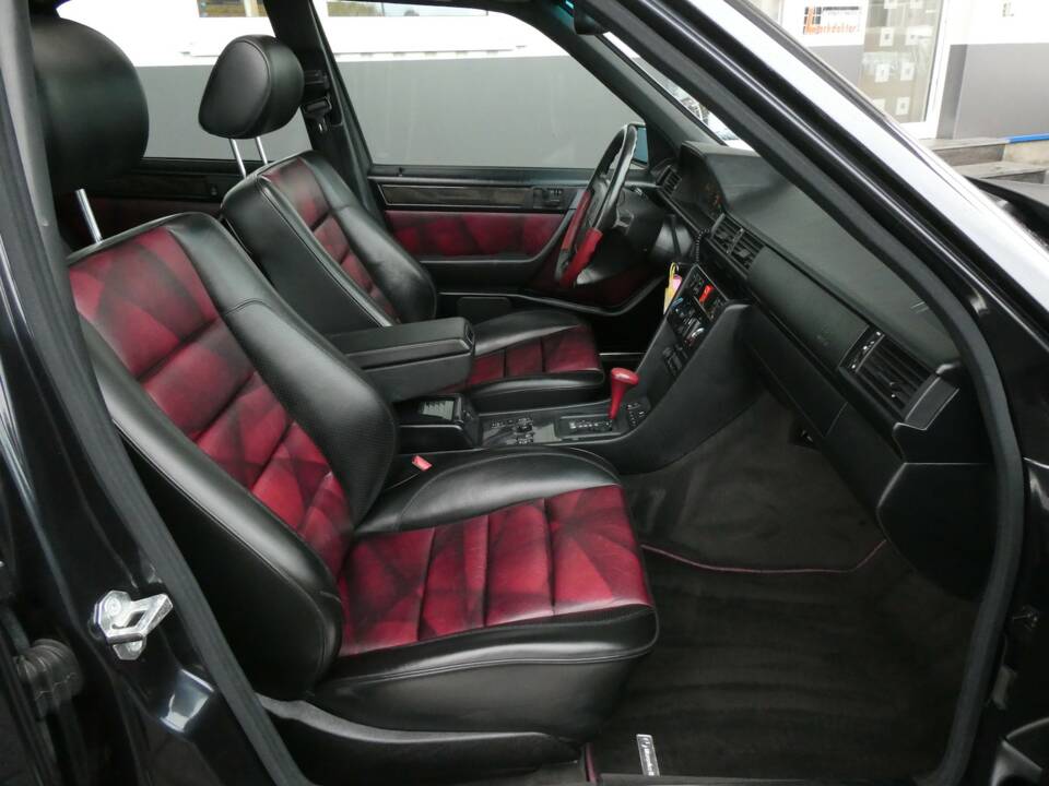 Bild 13/22 von Mercedes-Benz E 500 Limited (1994)