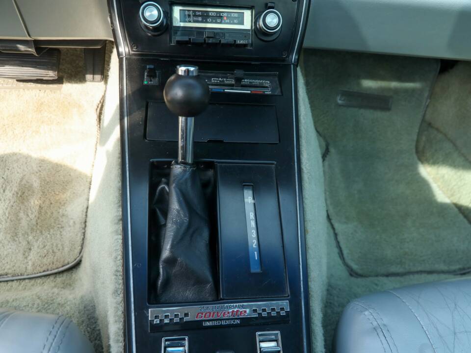 Image 34/50 of Chevrolet Corvette Indy Pace Car (1978)