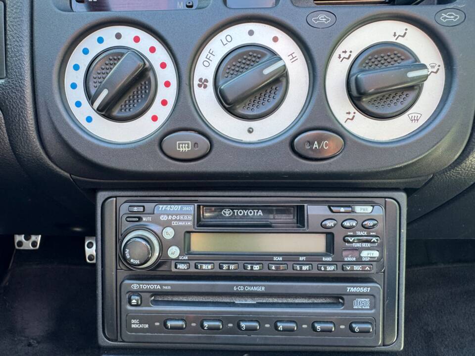 Image 21/23 de Toyota MR2 (2000)