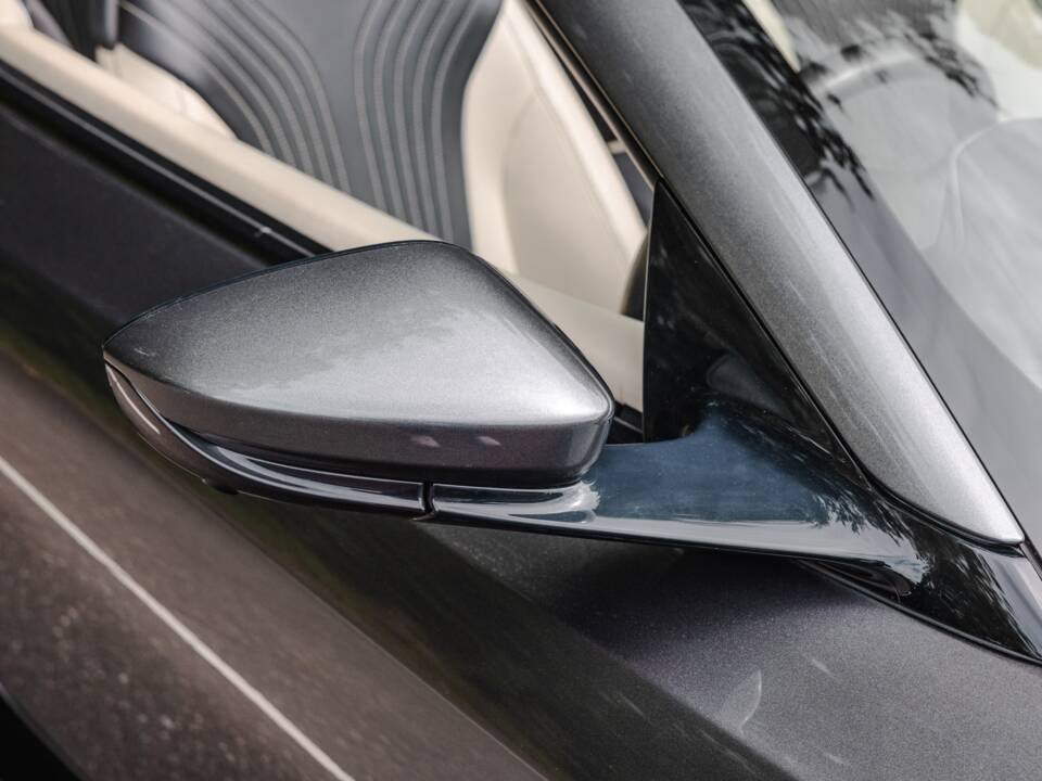 Image 11/39 of Aston Martin DB 11 Volante (2018)