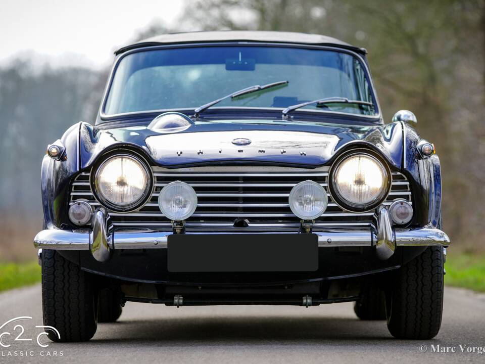 Image 2/45 of Triumph TR 4A (1966)