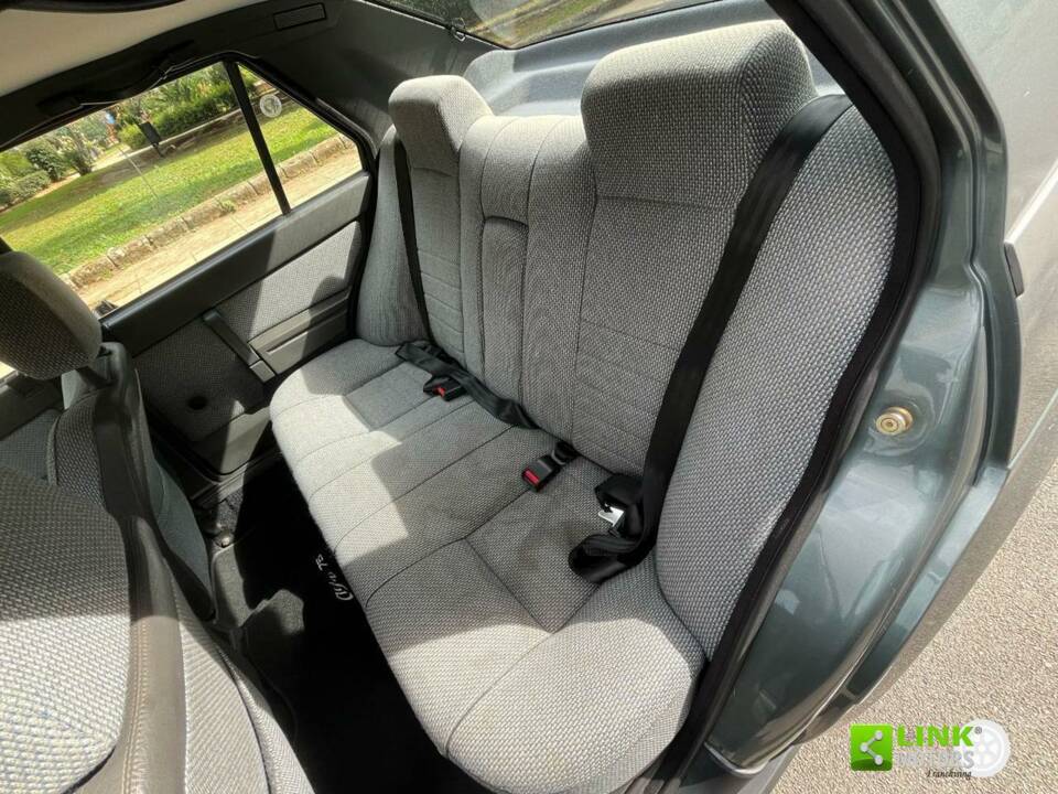 Image 17/22 de Alfa Romeo 75 1.8 Turbo (1988)