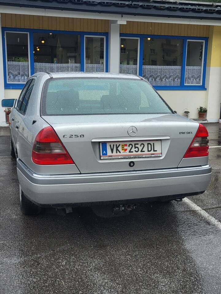 Image 3/5 of Mercedes-Benz C 250 Diesel (1995)