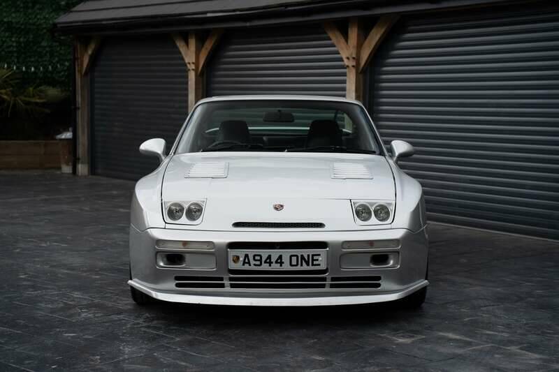 Immagine 11/50 di Porsche 944 Turbo (1990)