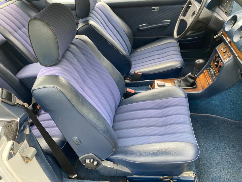 Image 40/49 of Mercedes-Benz 230 C (1980)