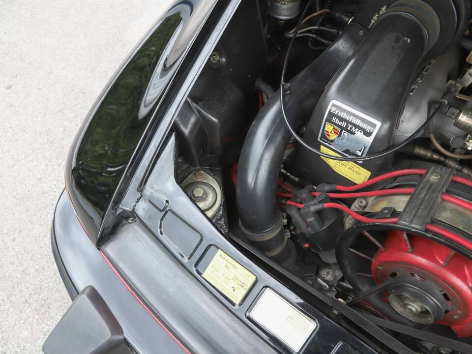 Image 59/108 de Porsche 911 Carrera 3.2 (1989)