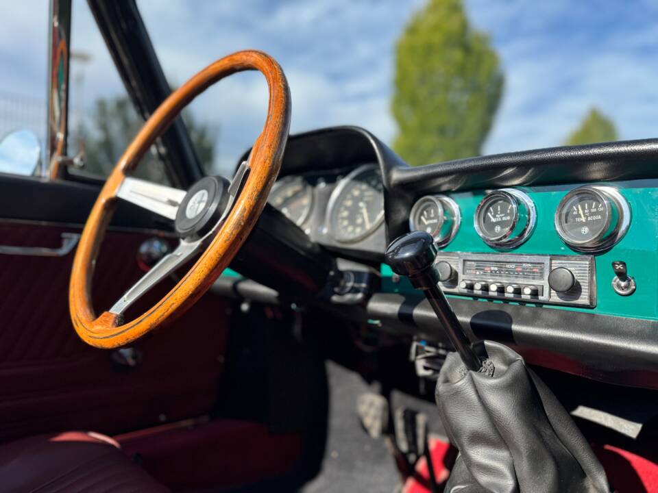 Immagine 14/33 di Alfa Romeo 1600 Duetto (1968)