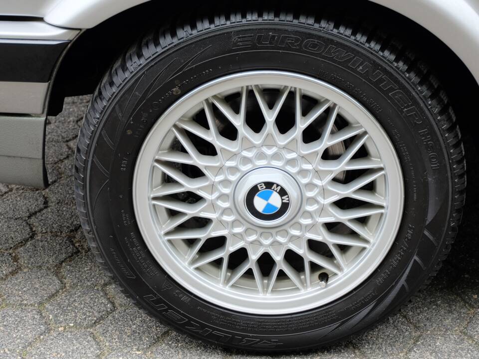 Bild 56/56 von BMW 325ix (1987)