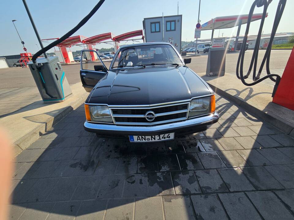 Bild 1/18 von Opel Commodore 2,5 E (1981)