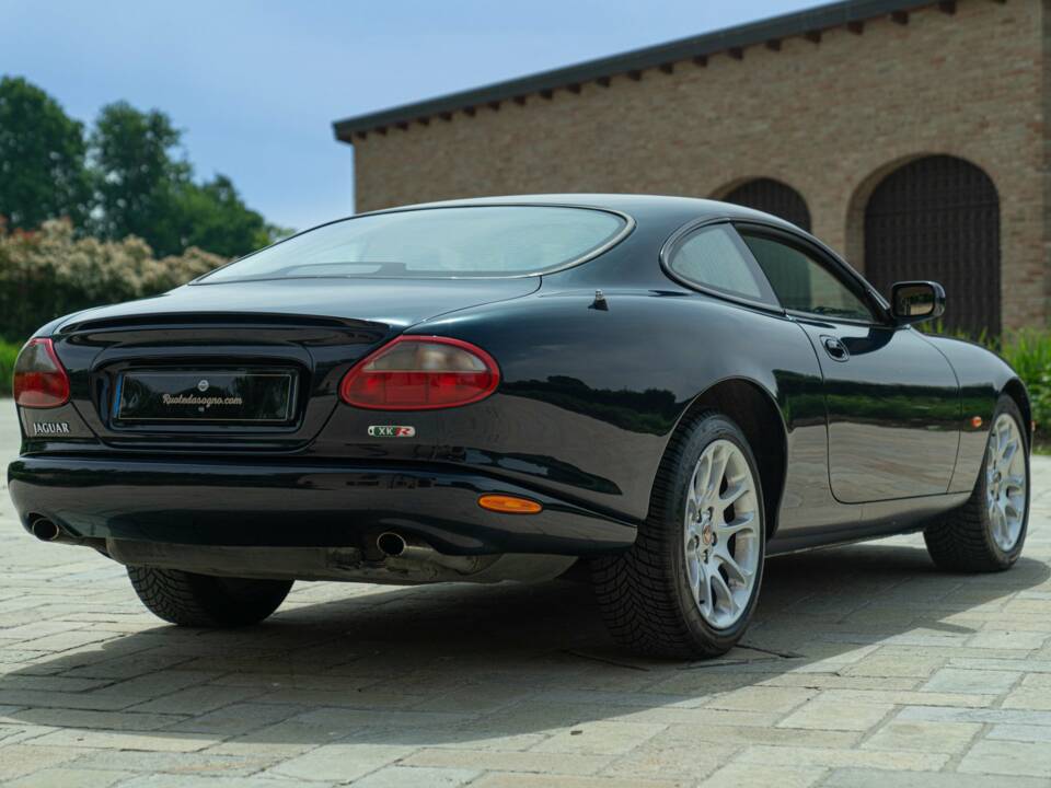 Image 11/50 of Jaguar XKR (2000)
