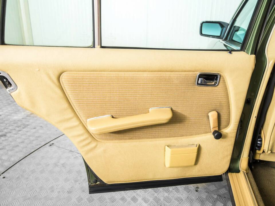 Afbeelding 36/50 van Mercedes-Benz 200 T (1982)