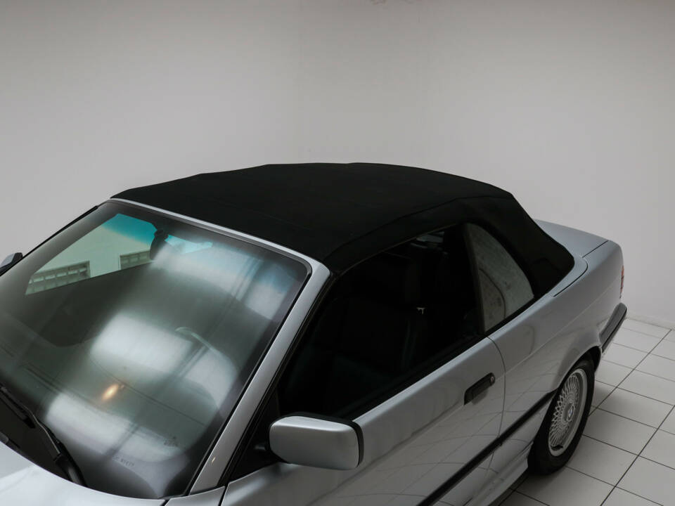 Afbeelding 6/17 van BMW 325i (1994)