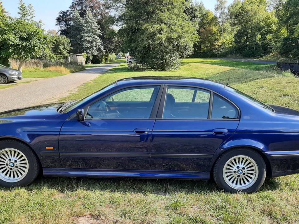 Image 8/8 of BMW 535i (1996)