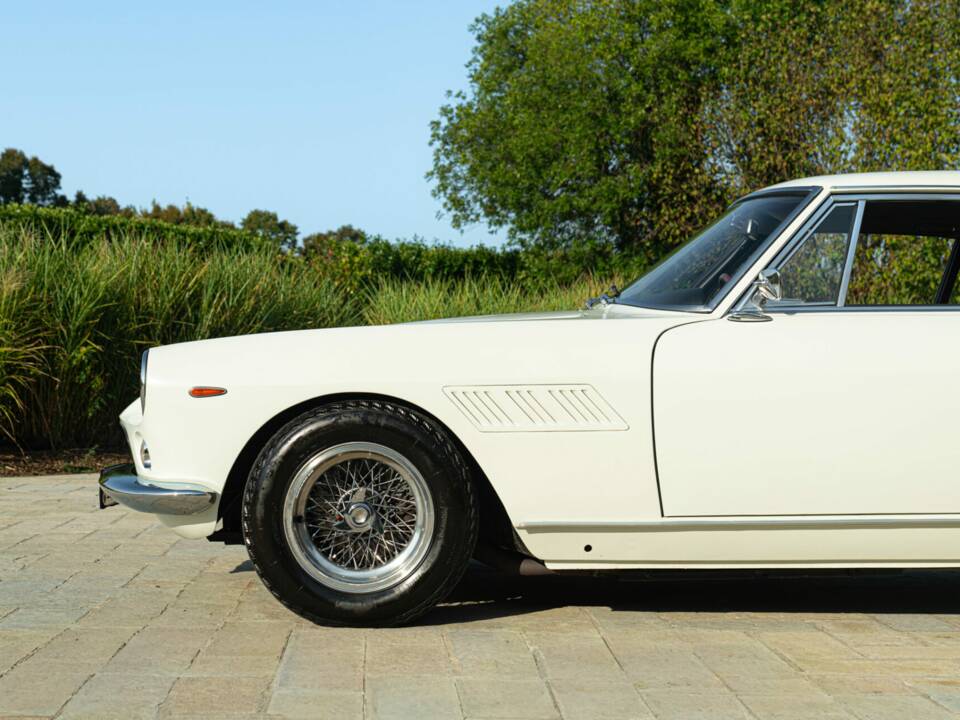 Bild 27/50 von Ferrari 330 GT 2+2 (1964)