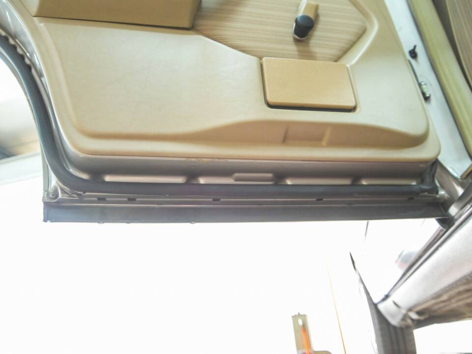 Bild 46/50 von Mercedes-Benz 230 TE (1987)