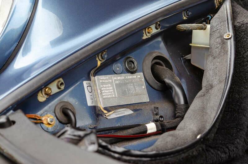 Bild 12/16 von Porsche 911 Carrera 4 (1990)