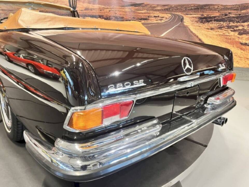 Immagine 10/37 di Mercedes-Benz 280 SE 3,5 (1970)