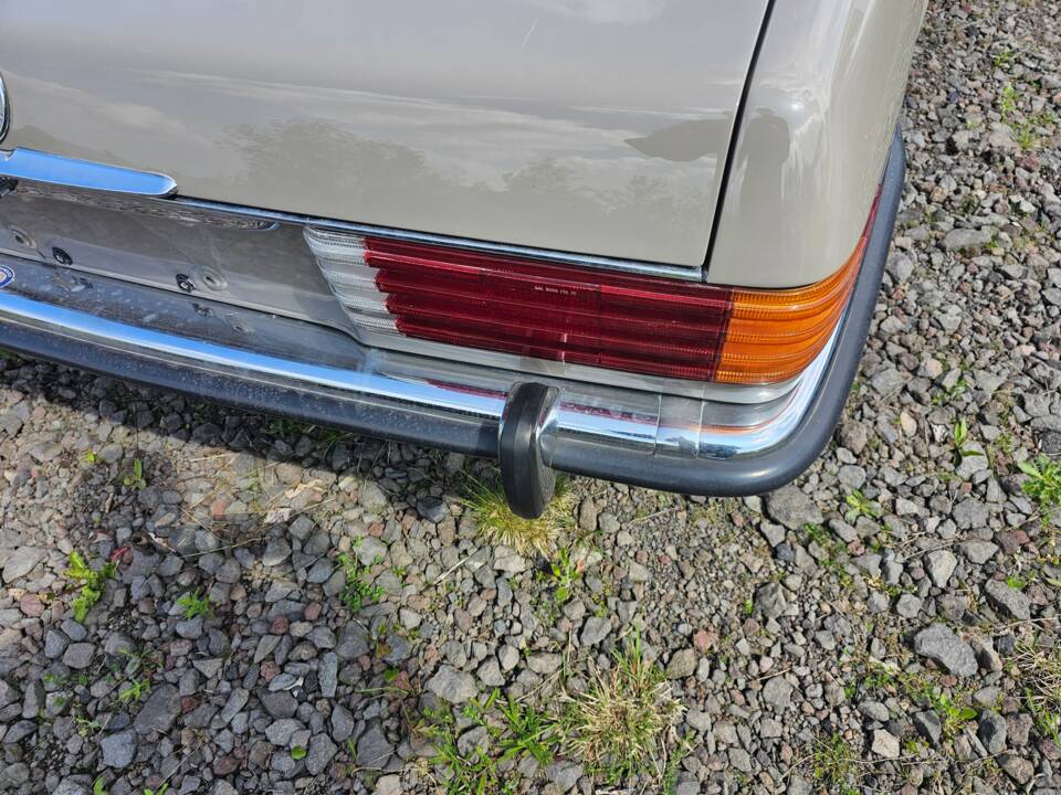 Image 16/27 of Mercedes-Benz 350 SL (1972)