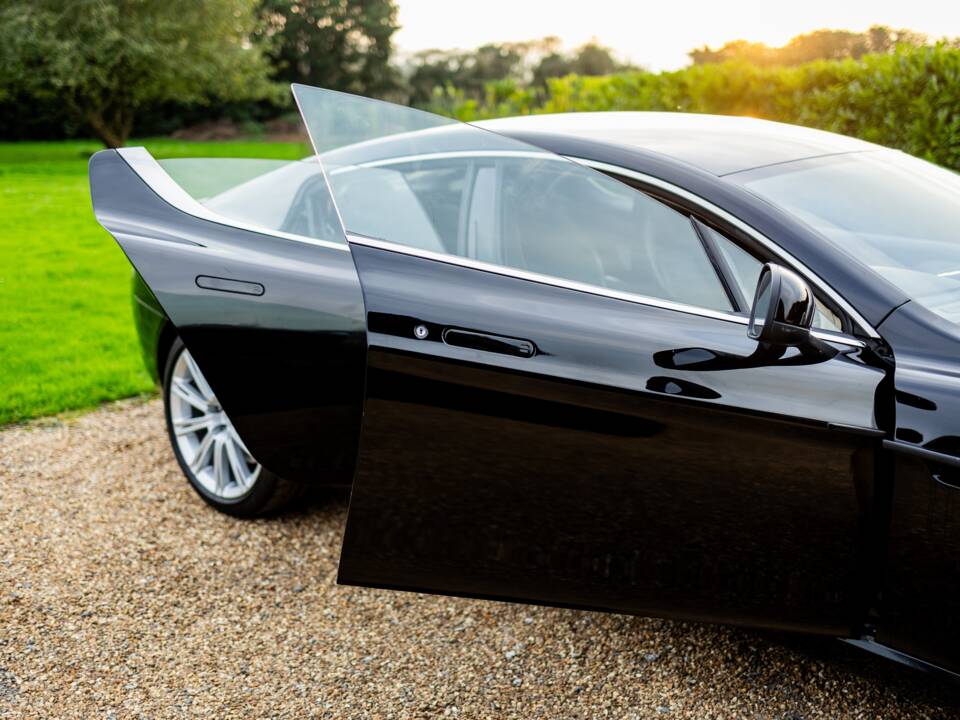 Image 29/49 de Aston Martin Rapide (2012)