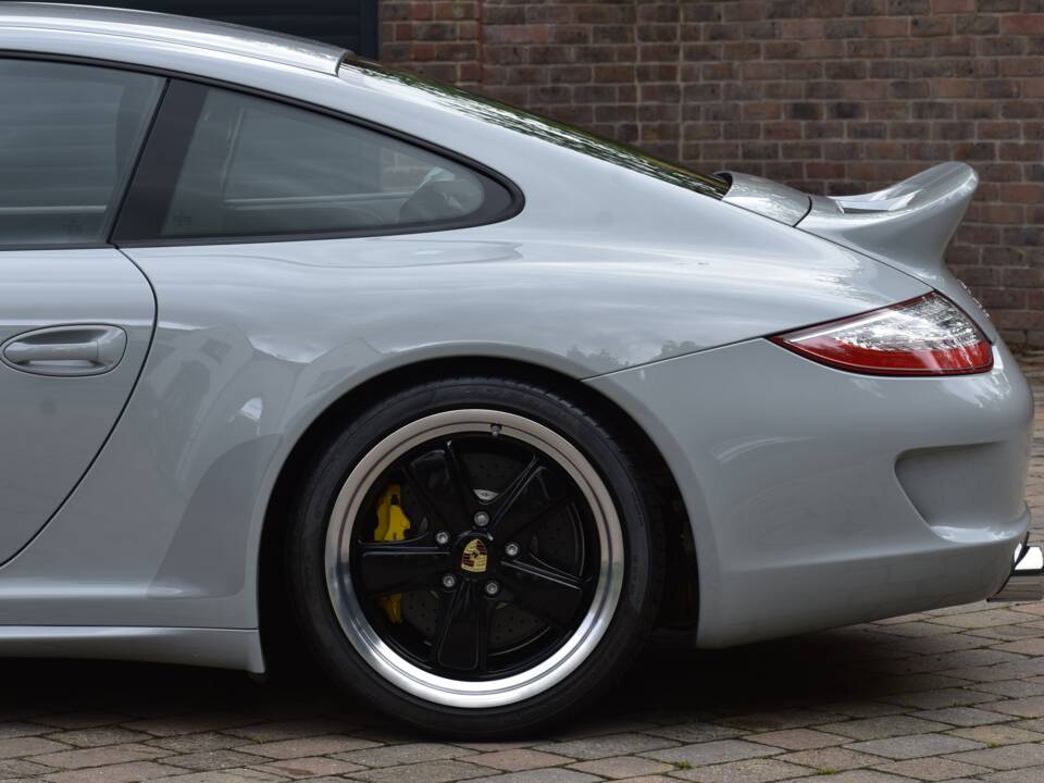 Image 22/50 of Porsche 911 Sport Classic (2010)