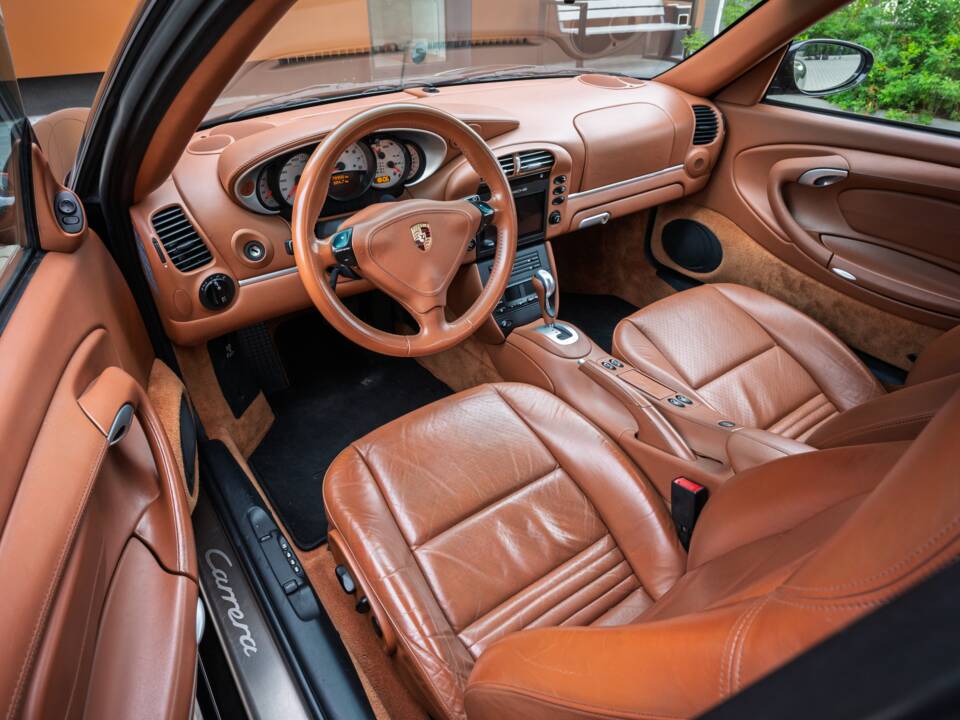 Image 24/63 of Porsche 911 Carrera 4S (2004)