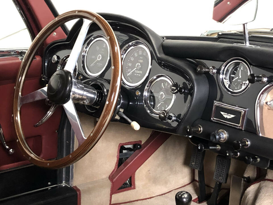 Image 3/27 of Aston Martin DB 2&#x2F;4 Mk III (1958)