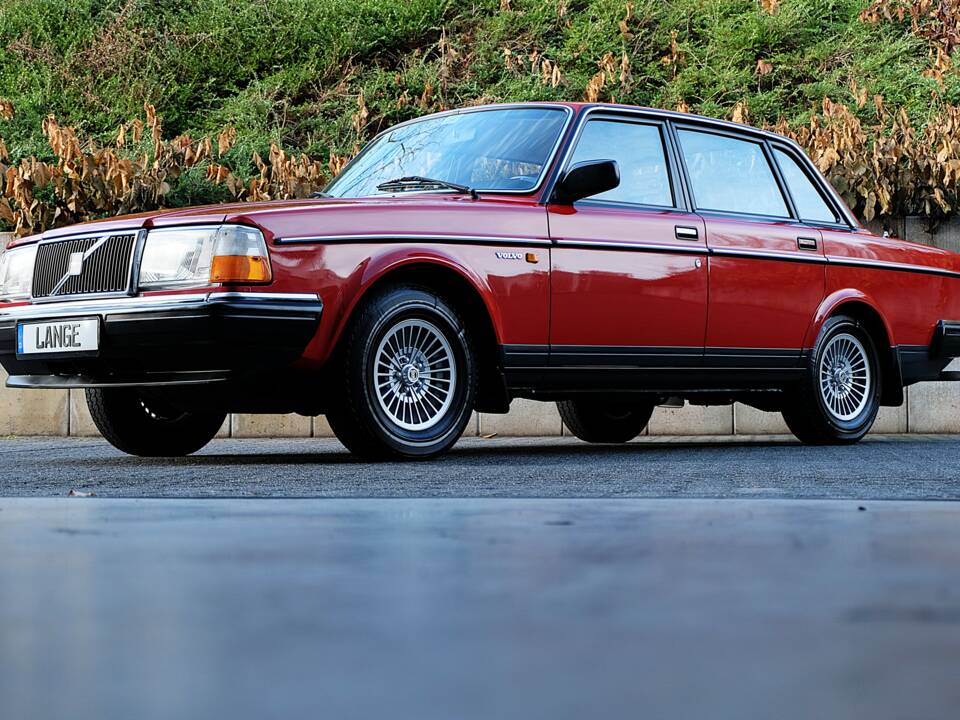 Image 3/75 de Volvo 240 (1986)