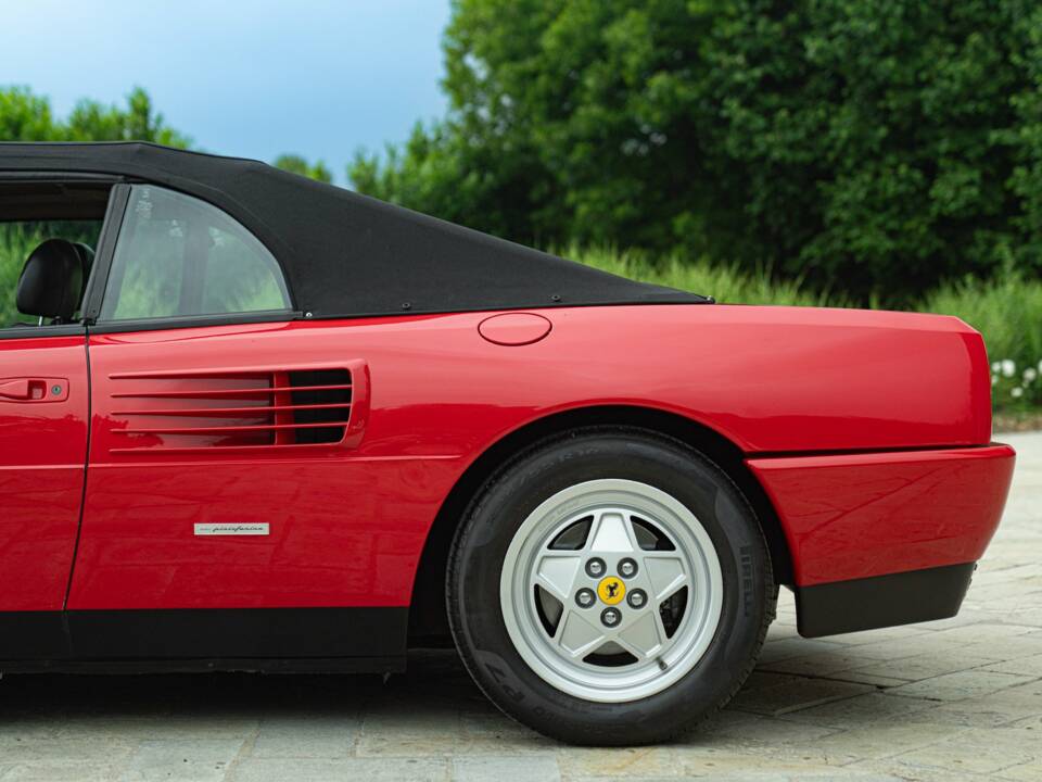 Image 45/50 of Ferrari Mondial T (1991)
