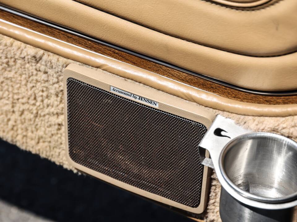 Bild 30/44 von Jeep Grand Wagoneer (1988)