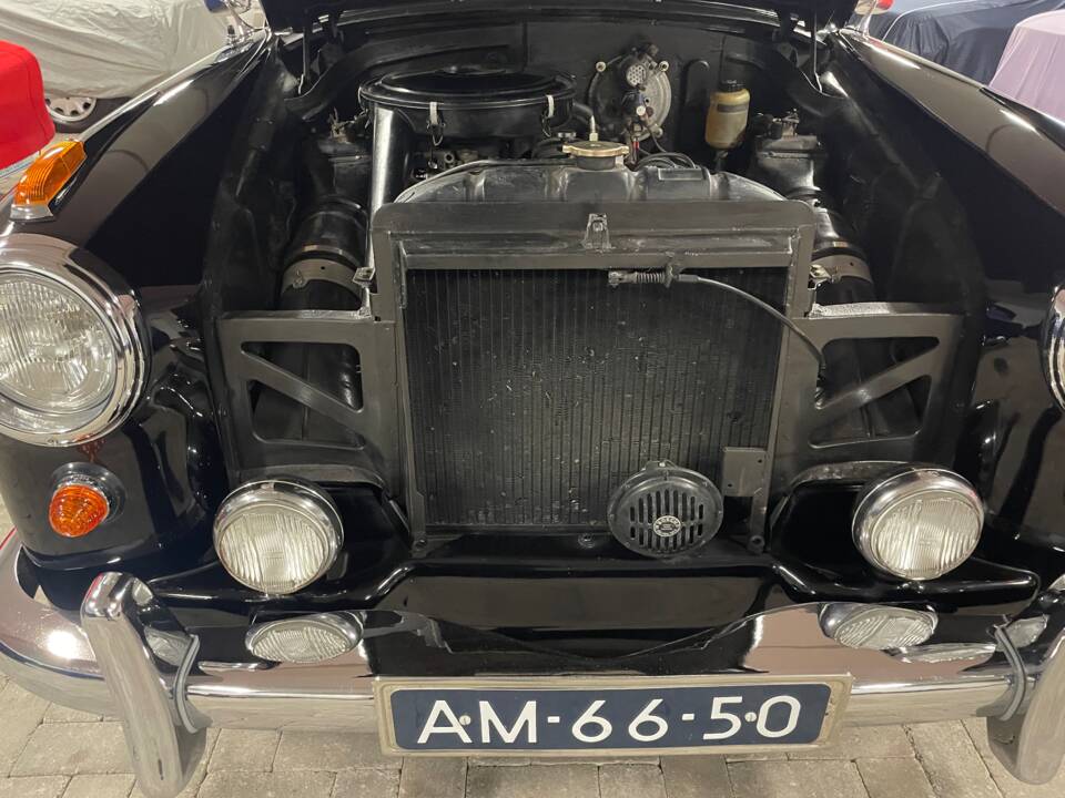 Image 16/24 of Mercedes-Benz 220 S (1958)