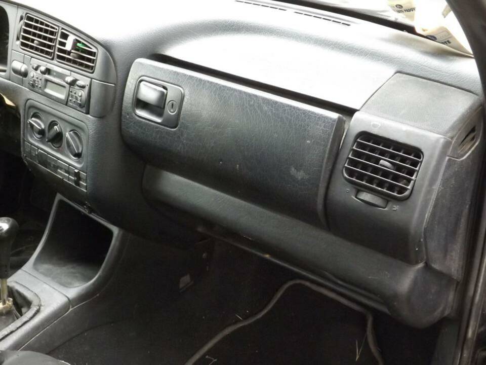 Image 14/50 of Volkswagen Golf III Cabrio 1.6 (1996)