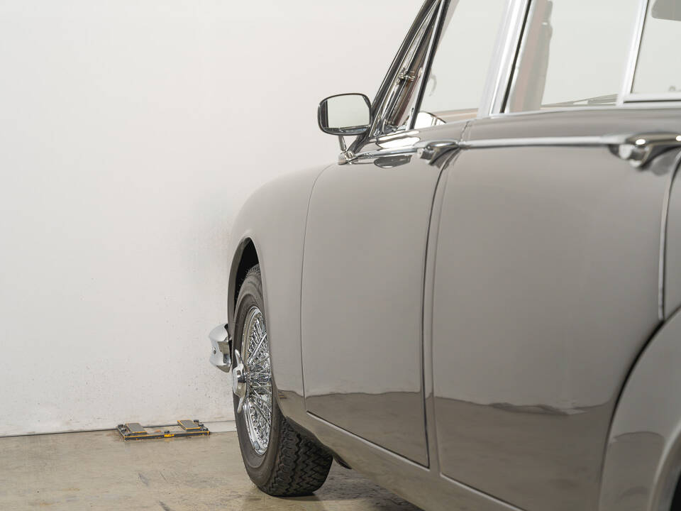 Immagine 16/34 di Jaguar Mk II 3.4 (1965)