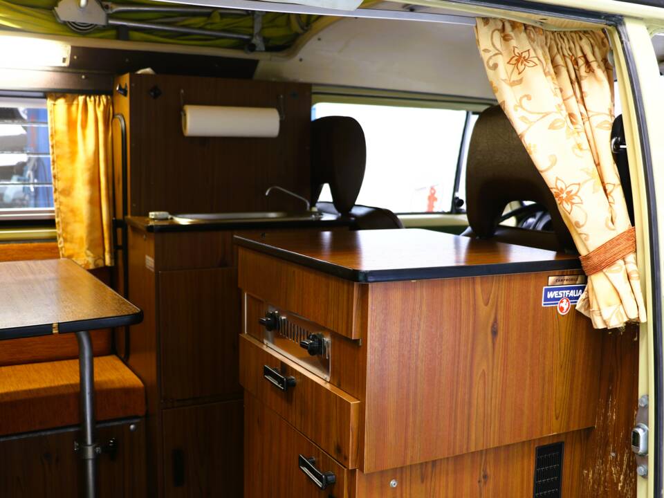 Afbeelding 20/36 van Volkswagen T2b Westfalia (1974)