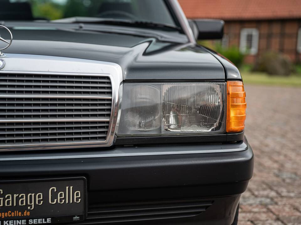 Bild 5/74 von Mercedes-Benz 190 E (1990)