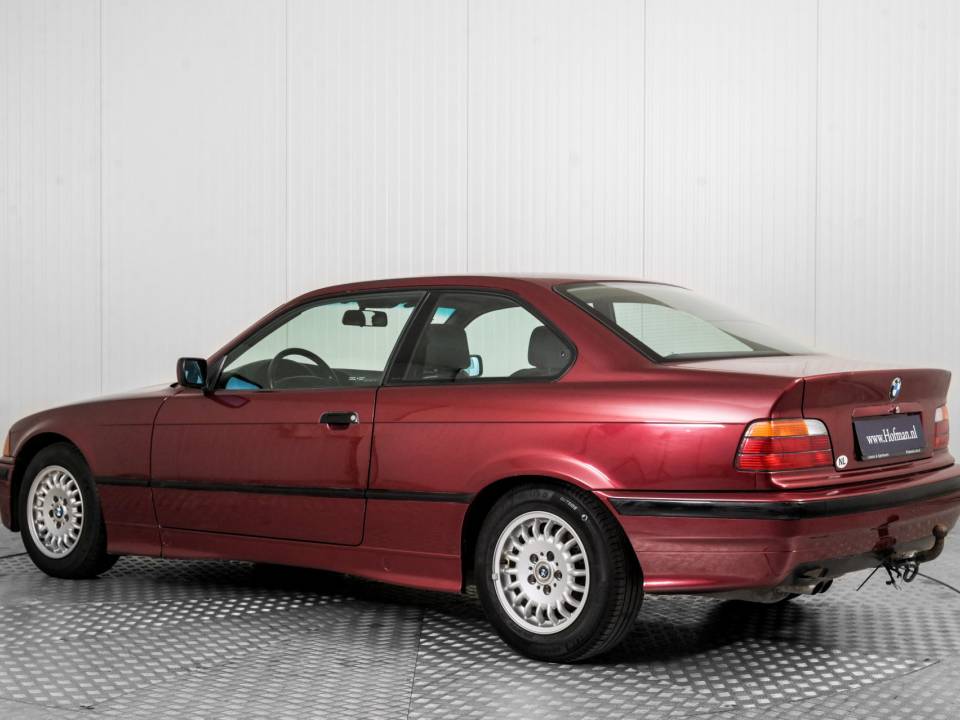 Imagen 8/40 de BMW 325i (1993)