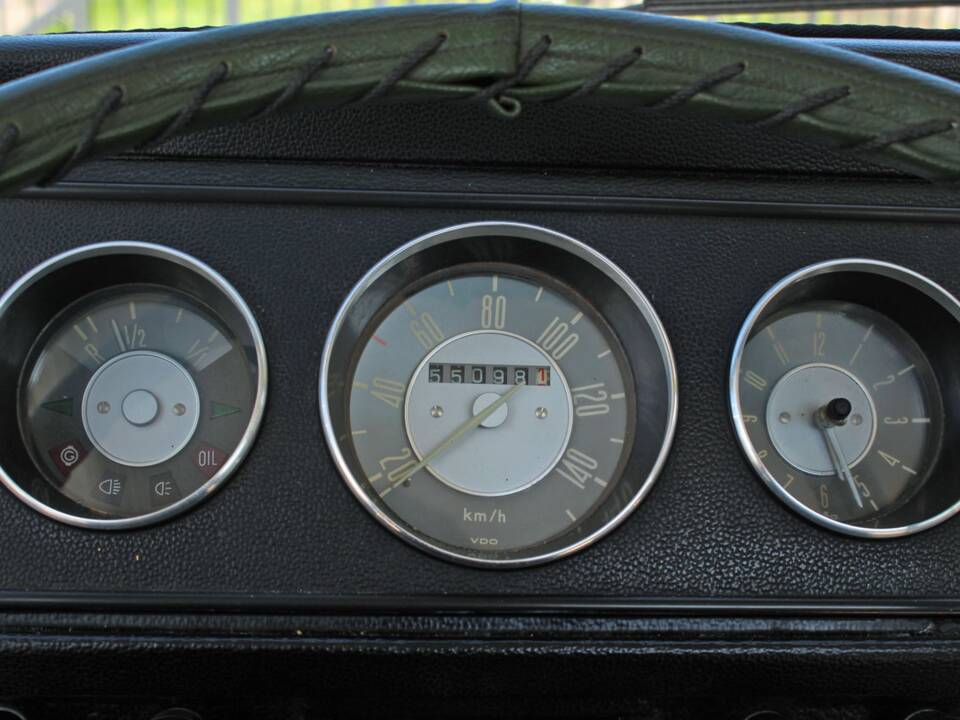 Image 17/22 of Volkswagen T2a minibus L (1970)